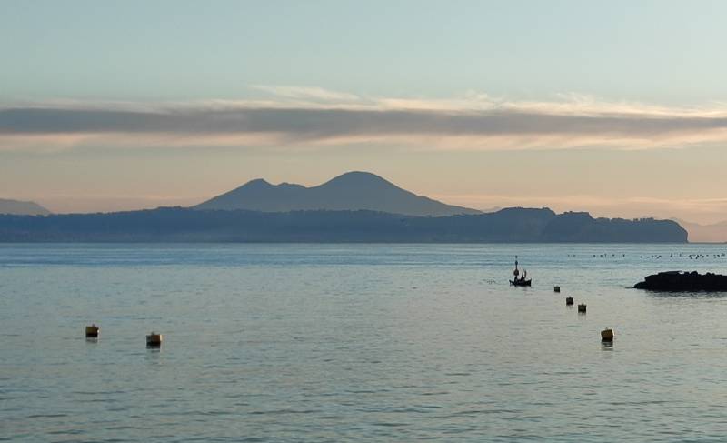 dopo l'alba dalla marina grande di bacoli