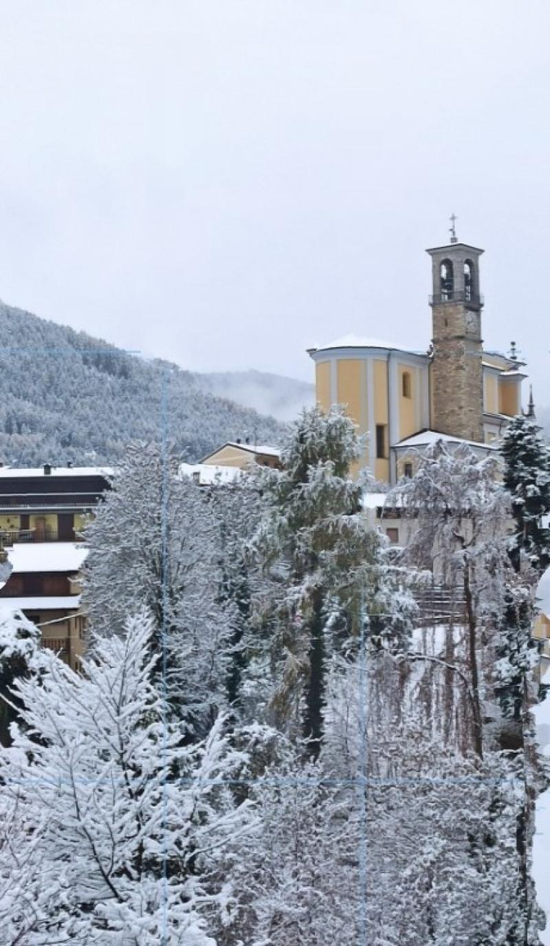 uno spruzzo di neve nel paesello piu bello della valle camonica