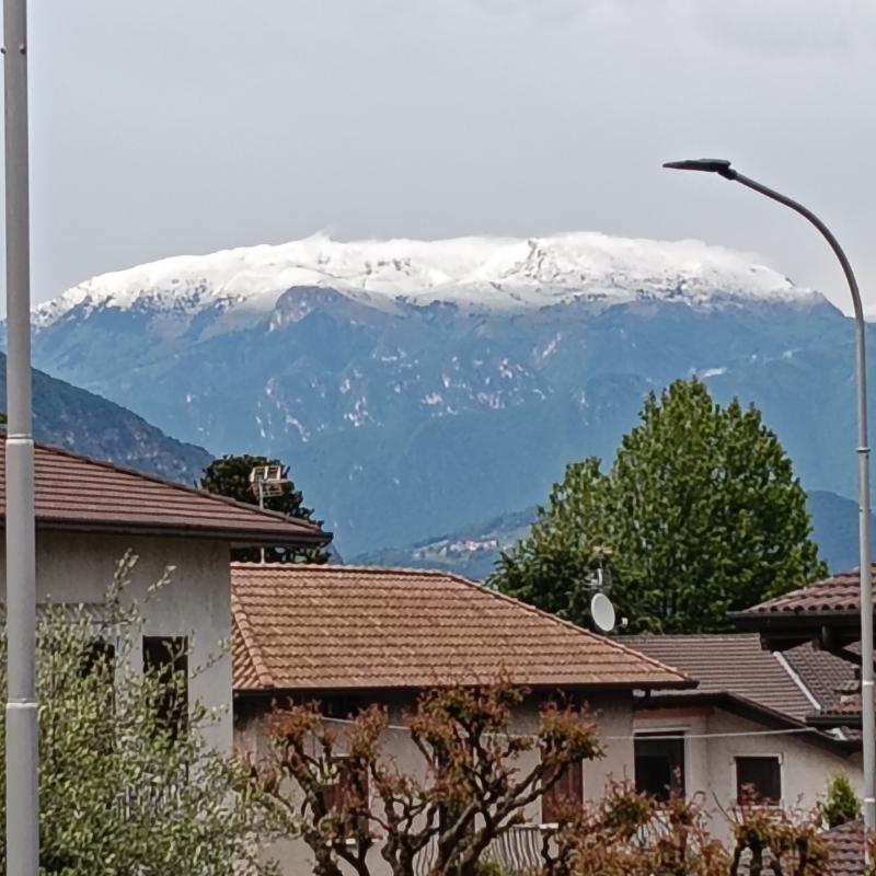 14maggio2026 spolverata di neve sul monte guglielmo.