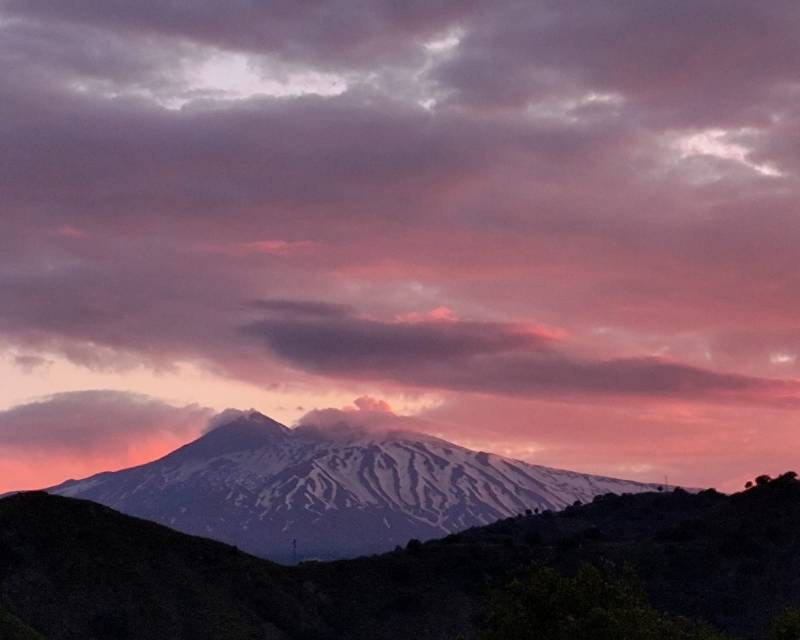 mille sfumature di rosa sull'etna