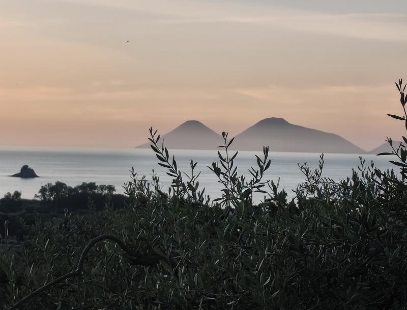 salina vista da patti marina