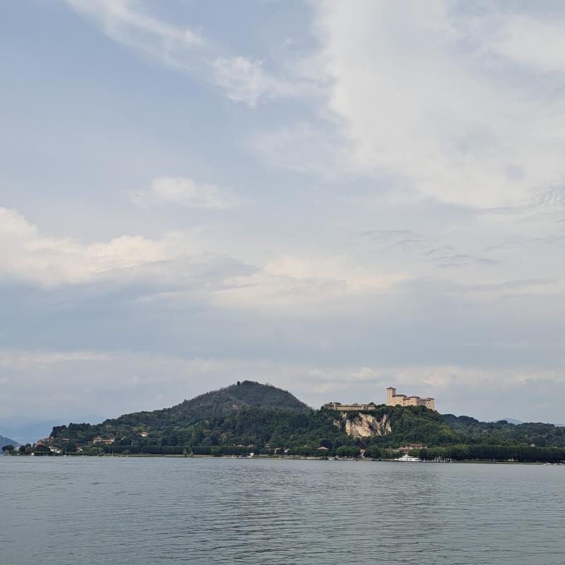 La rocca da lontano