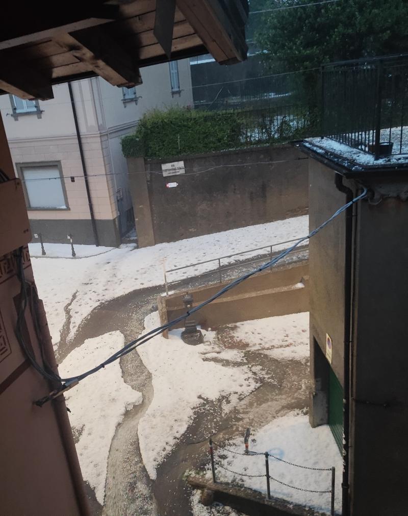 grandine di giugno alla rasa