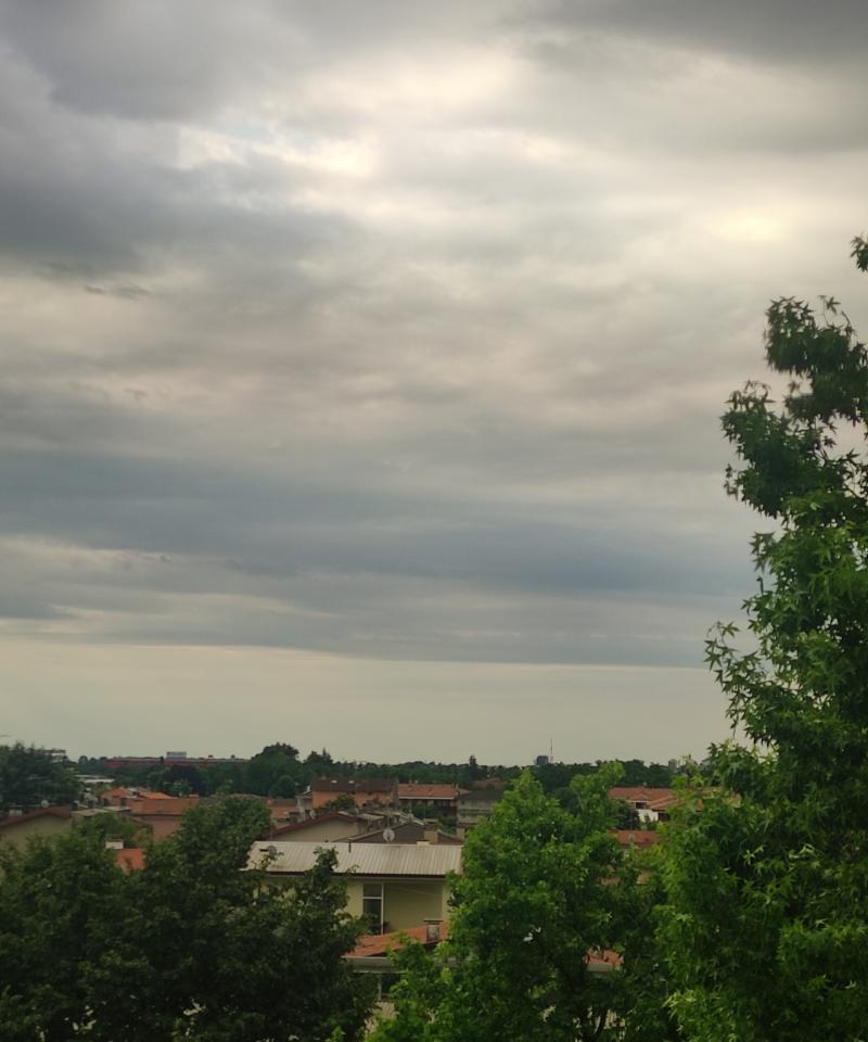 oggi il sole e' a spasso . a feletto umberto piove. i miei attimi speciali adry
