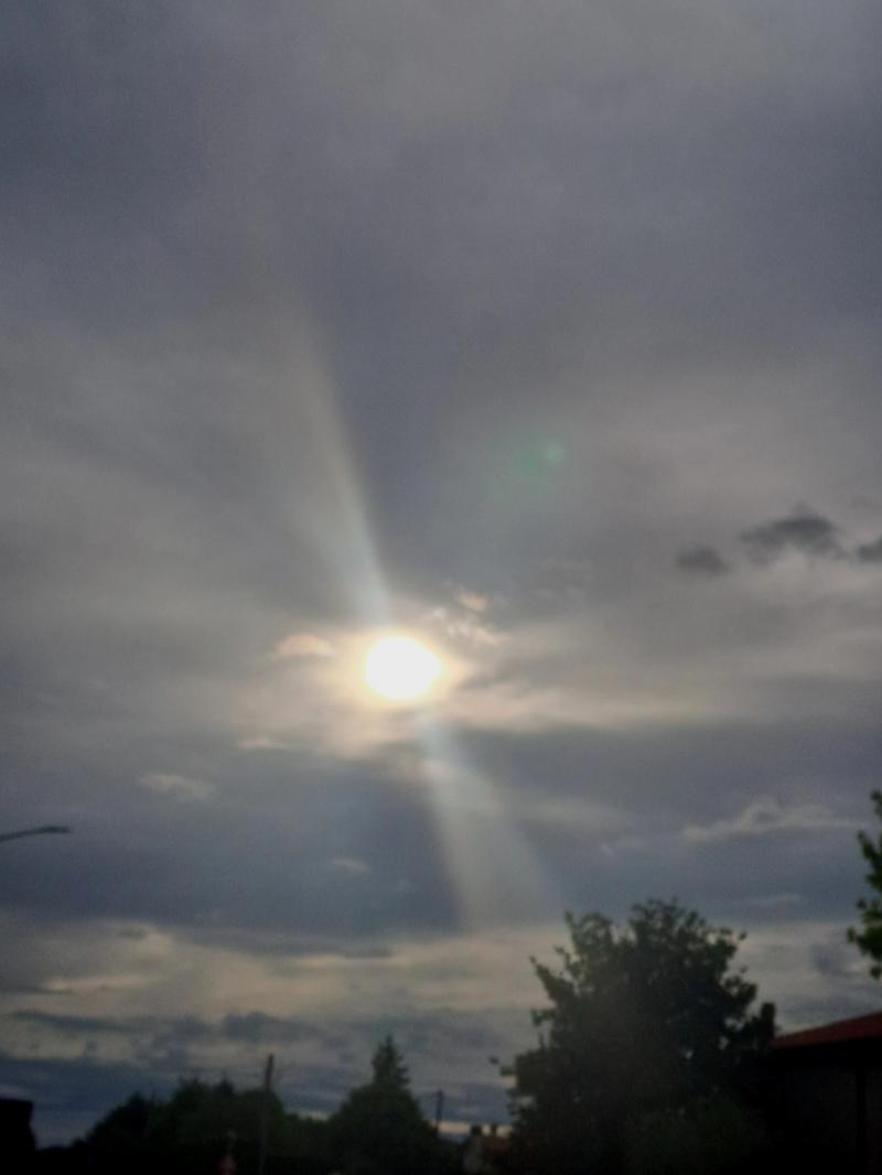 il cielo ancora nuvoloso