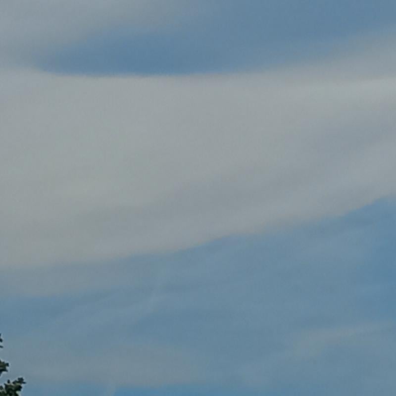Sotto le nubi create scie...