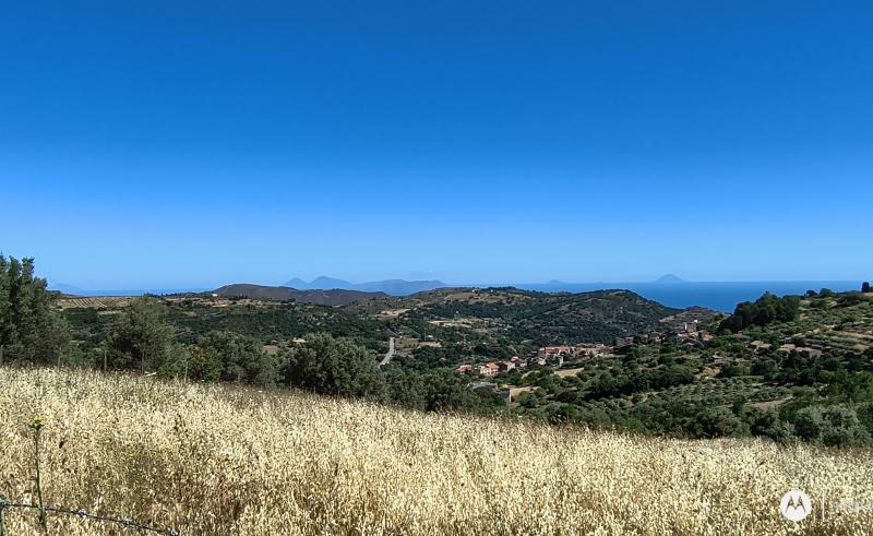 basico' - sullo sfondo le isole eolie