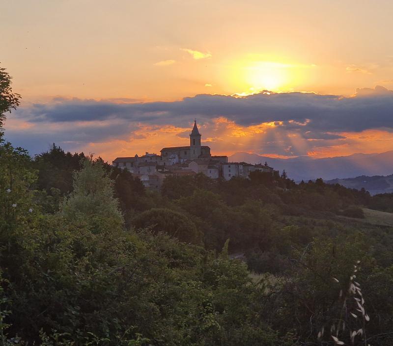 Montagano al tramonto estivo