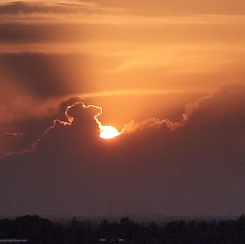Ultimo tramonto primaverile...........