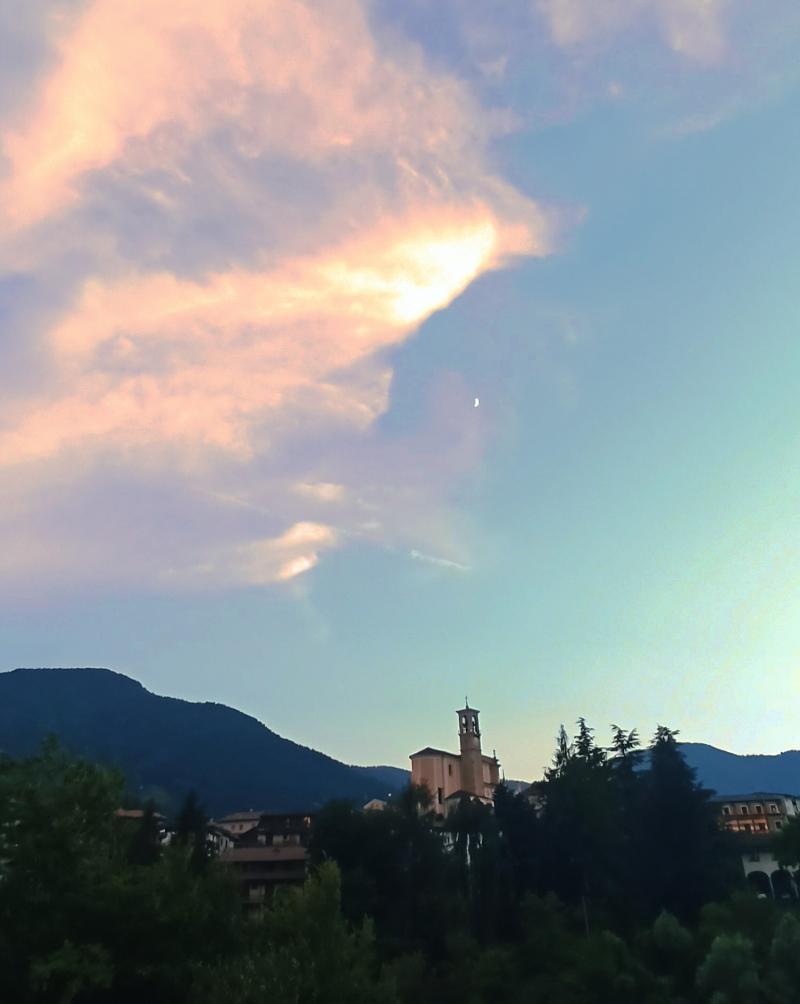 tramonto nel cielo di Borno