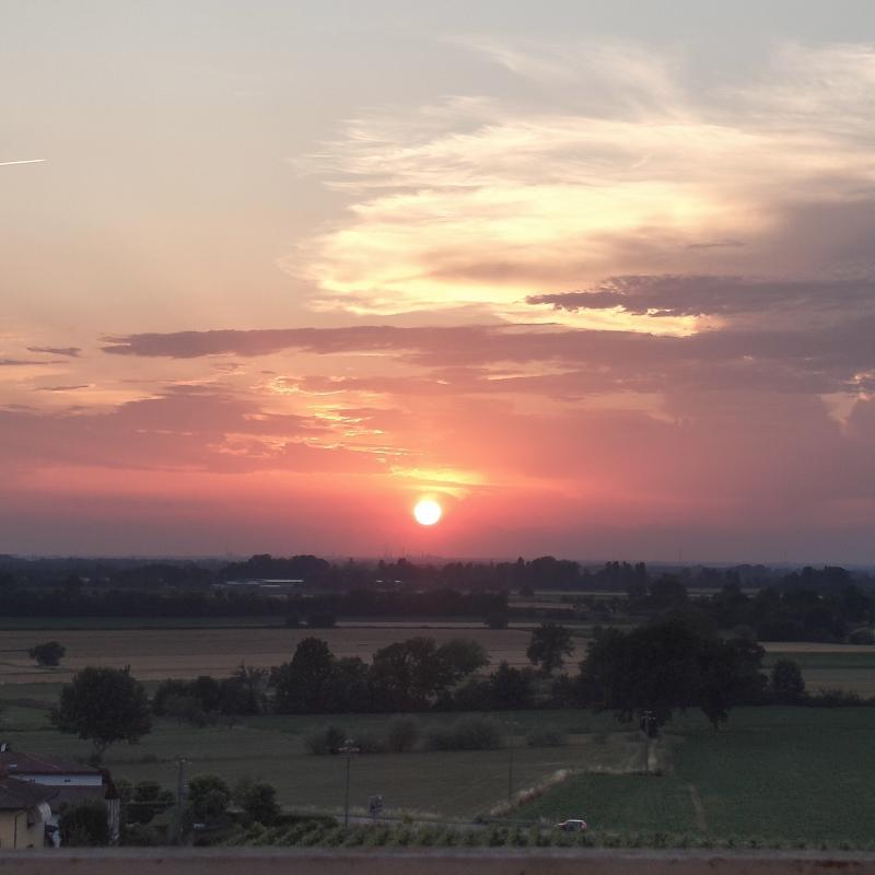 1' tramonto estivo post solstiziale. foto di sergio