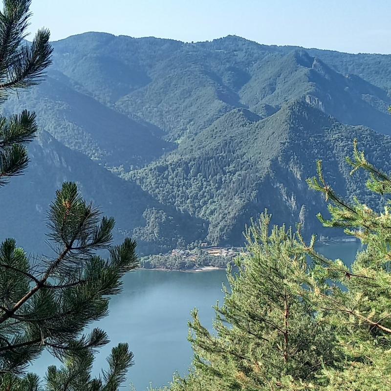 Scorcio di lago