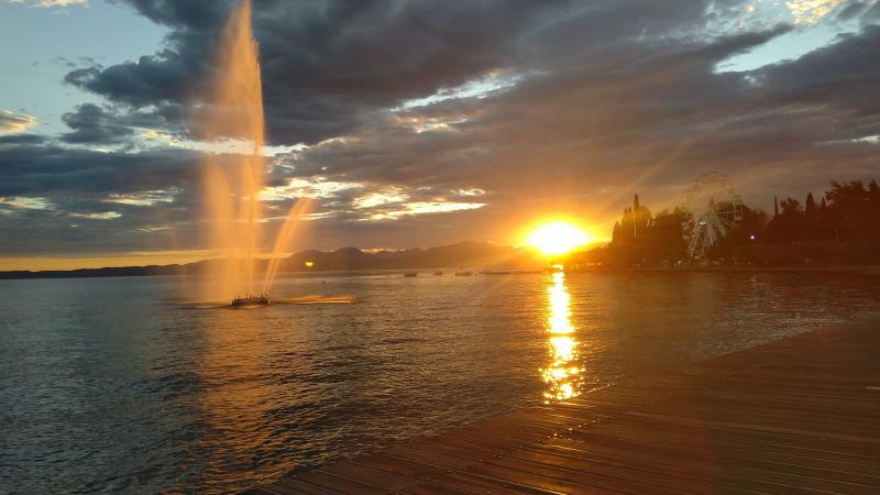 tramonto sul lago