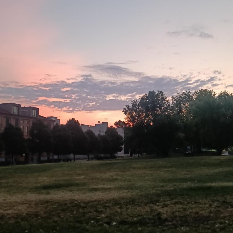 L Alba di un ultimo gg della sett lavorativa per i coletti bianchi