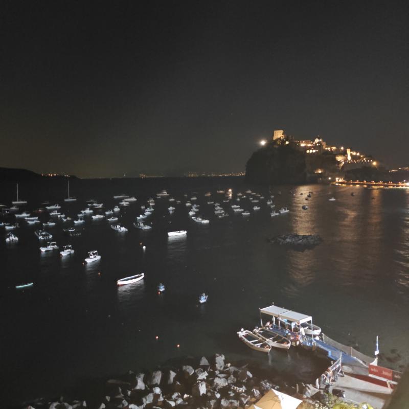 Sotto il castello aragonese