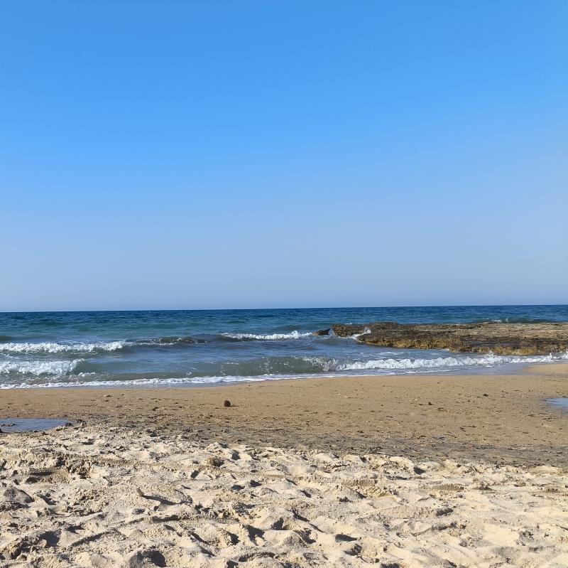 spiaggia e scoglio