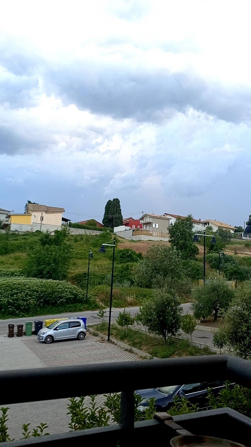 Nuvoloso con vento