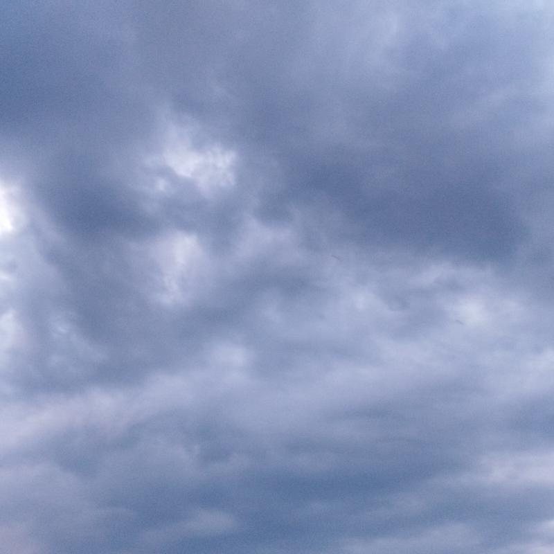 Nuvoloso ma per adesso senza pioggia e senza temporali