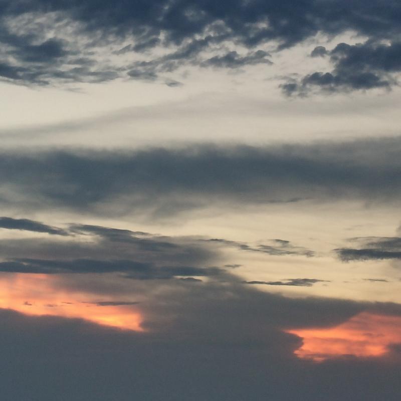 Ultimo cielo di giugno. si porta via una temporanea ondata di calore . foto di sergio