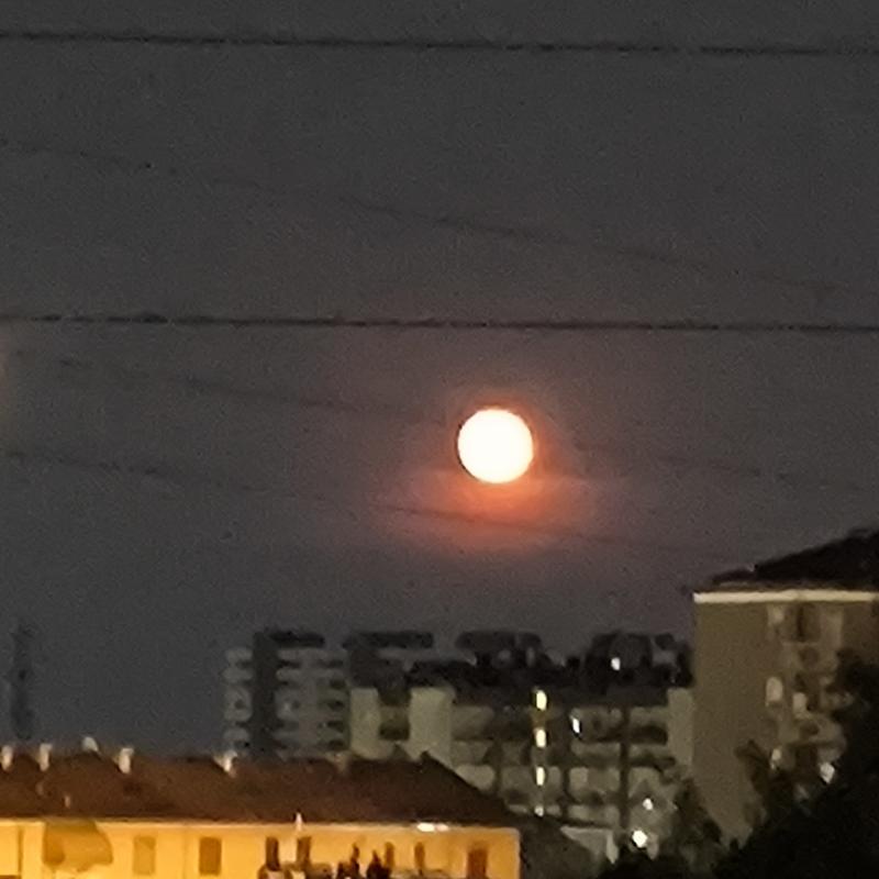 Ore 2230 luna rossa