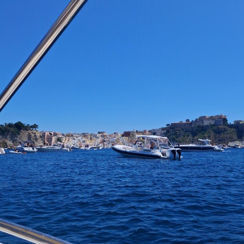 Soleggiato con vento di ponente. .