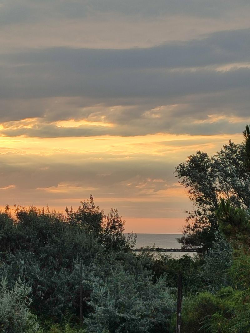 l 'alba tra le nuvole