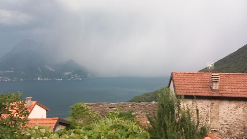 Varenna fronte del temporale