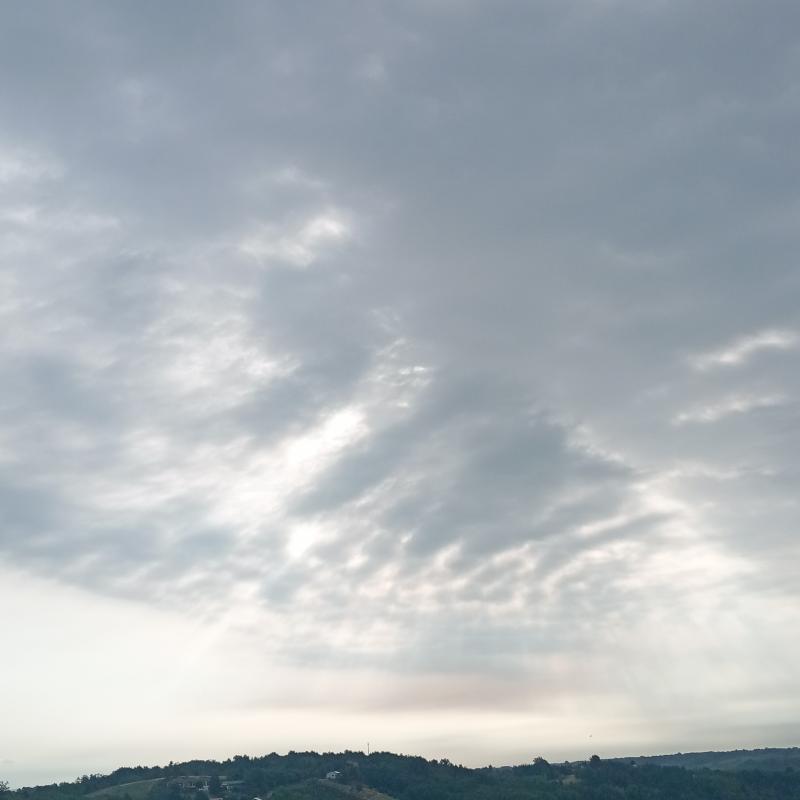 Raggi di sole tra le nuvole