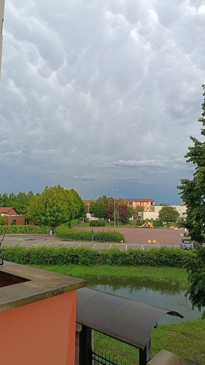 Grigio preoccupante e' il nuovo colore dell'estate