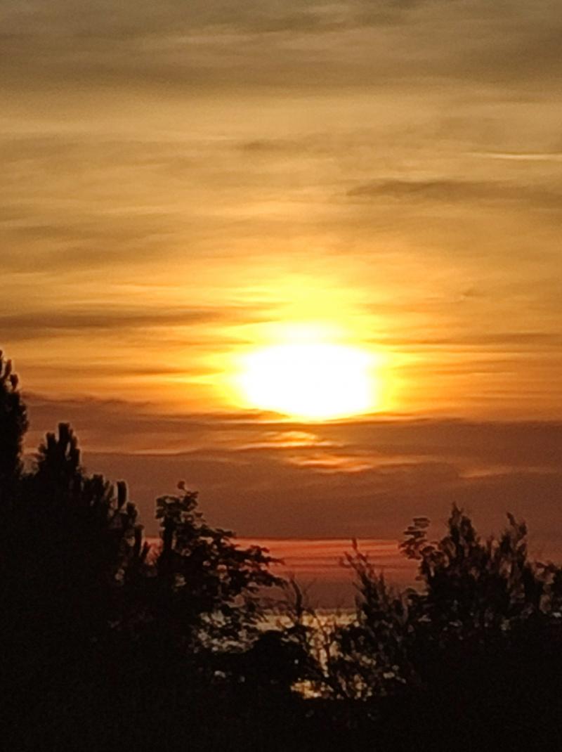 tramonto tra le nuvole