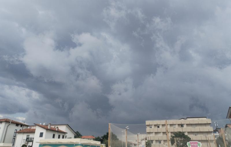 nuvoloni in spiaggia oggi