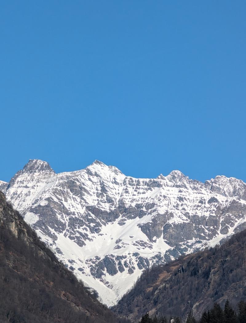 vista da sondrio verso valmalenco