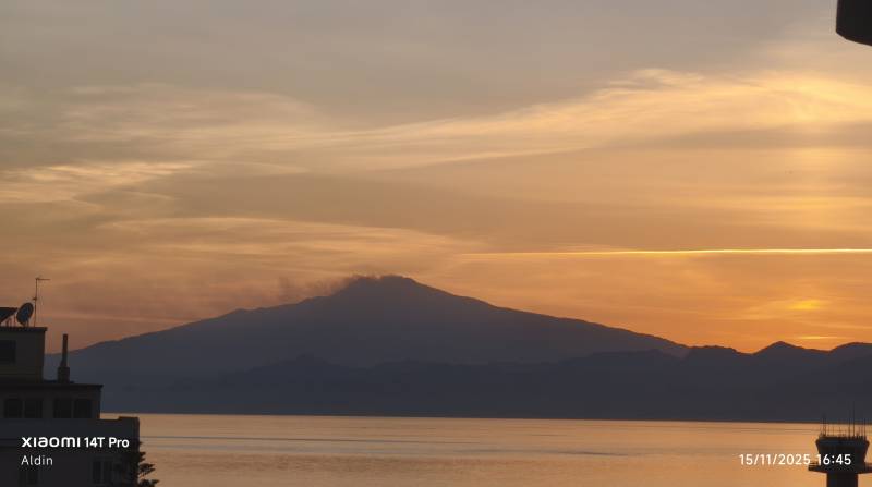 etna vista da reggio calabria