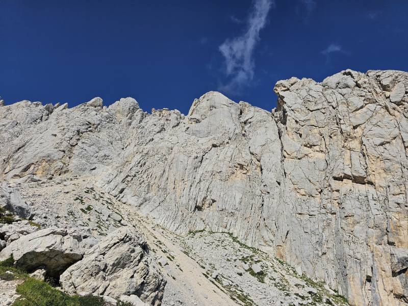 vista dal sentiero per il rif. franchetti
