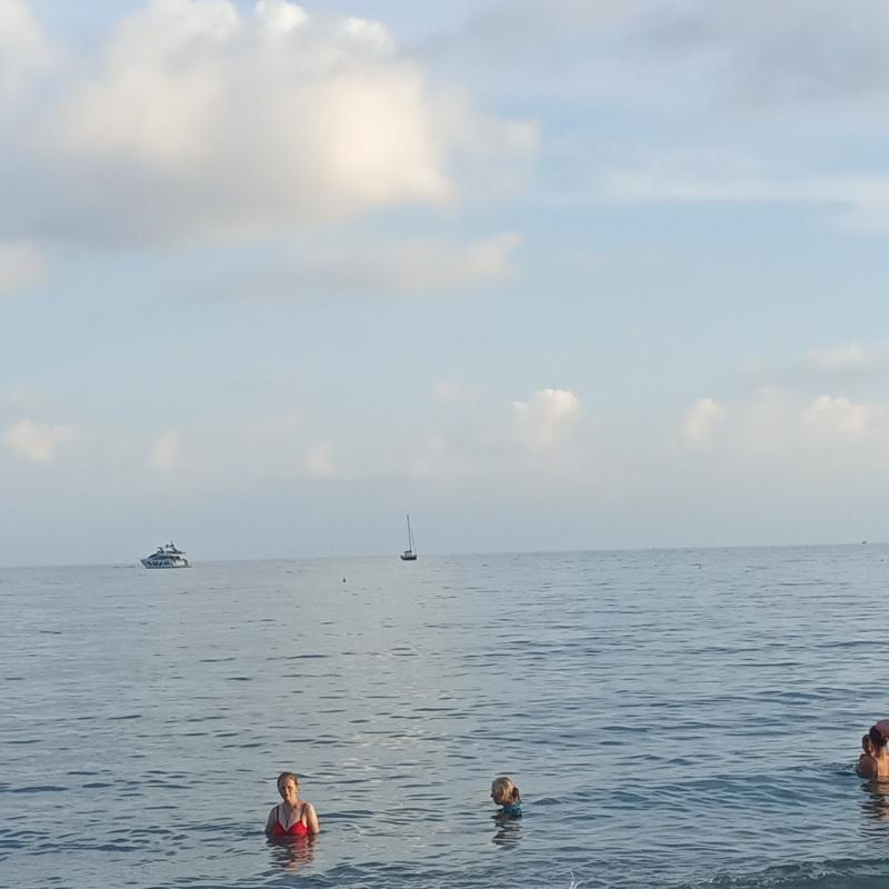 Sette di sera a Varazze in spiaggia