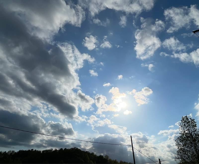 Sole e nuvoloni