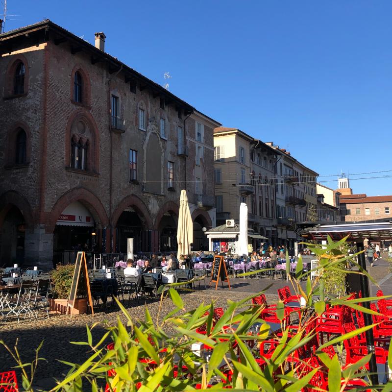 Piazza duomo pavia