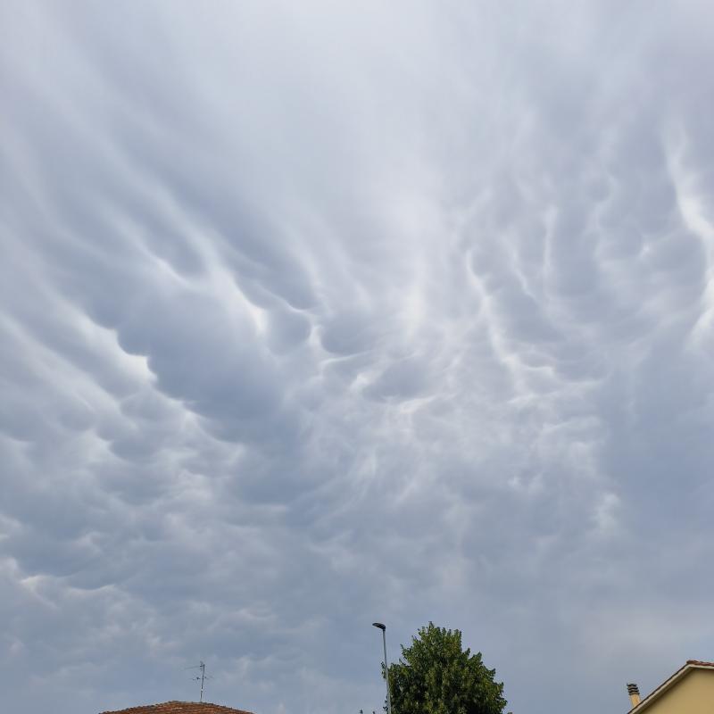 Nuvoloso vento caldo