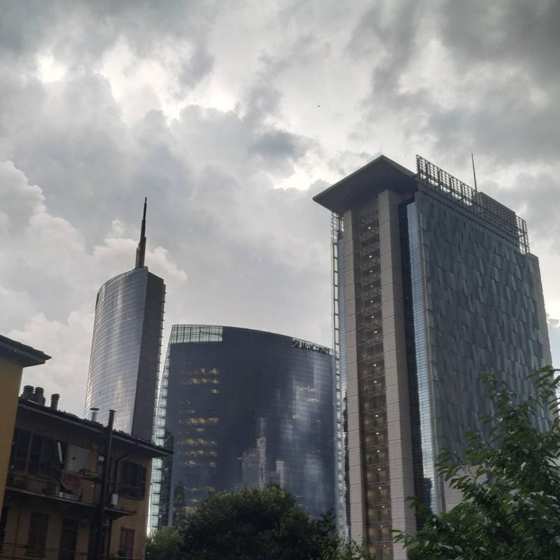 Fotosegnalazione di Milano porta garibaldi