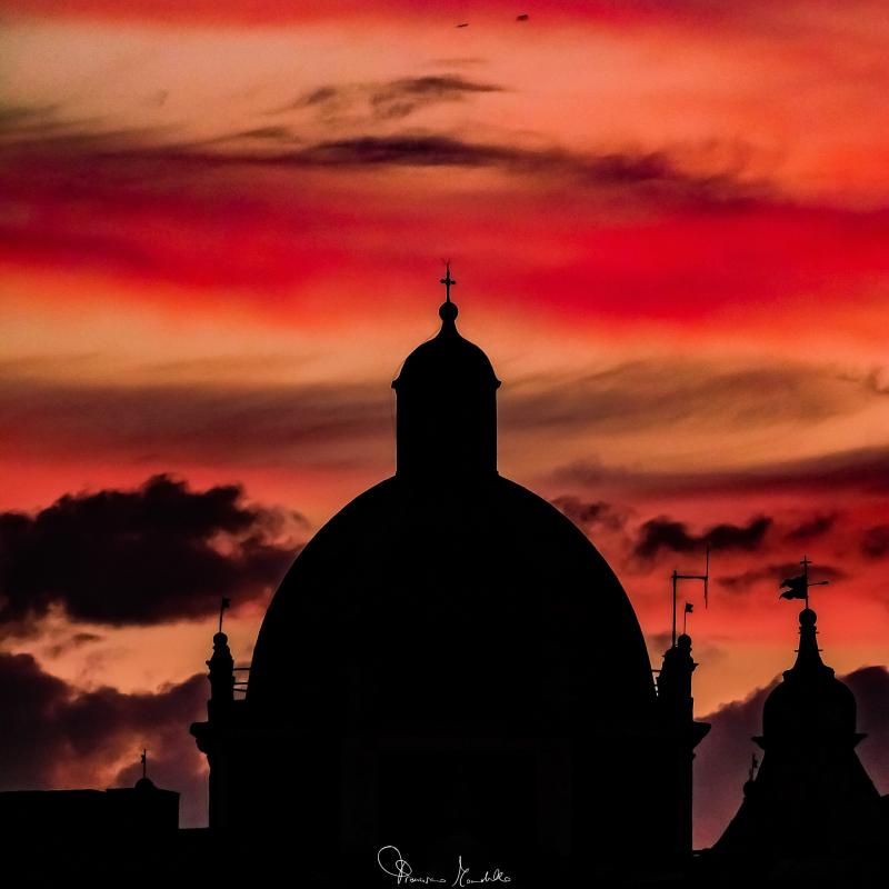 la cupola della chiesa madre durante l'aurora. ph francesco mondello