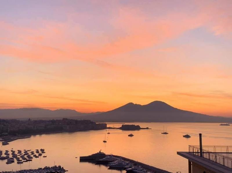 L'alba di Napoli