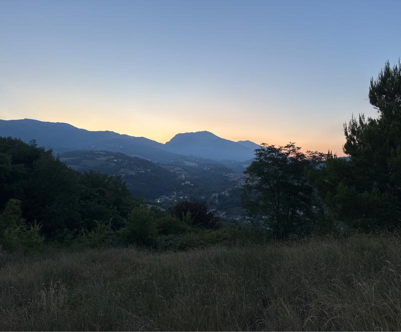 Foto serale da teramo con vista monti gemelli