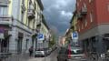 Immagine 1:Cronaca meteo diretta - Milano, il cielo si fa plumbeo: temporali a nord della cittÃ  - Video