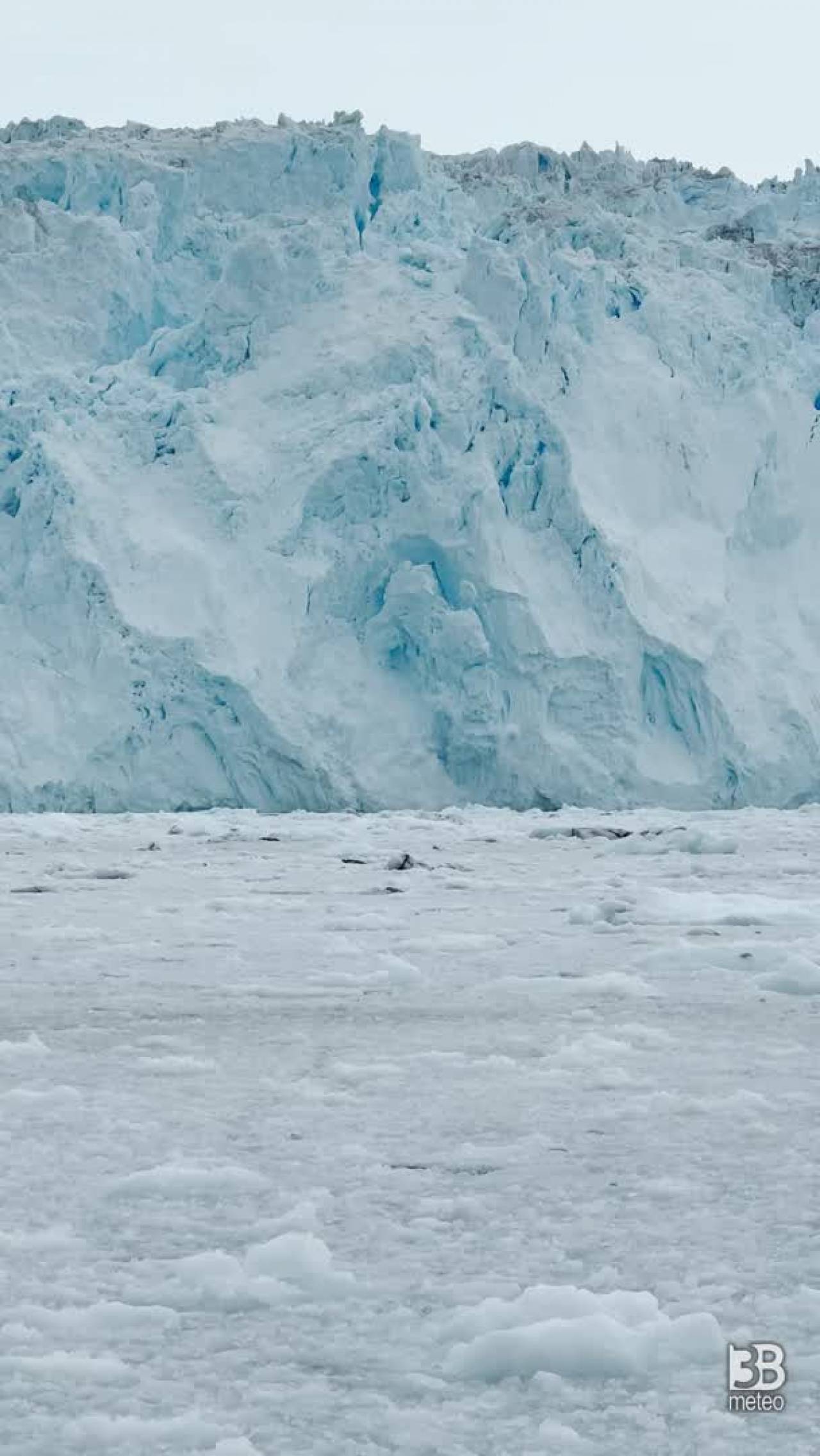 Eqi Glacier Groenlandia: crollo del ghiaccio 1 