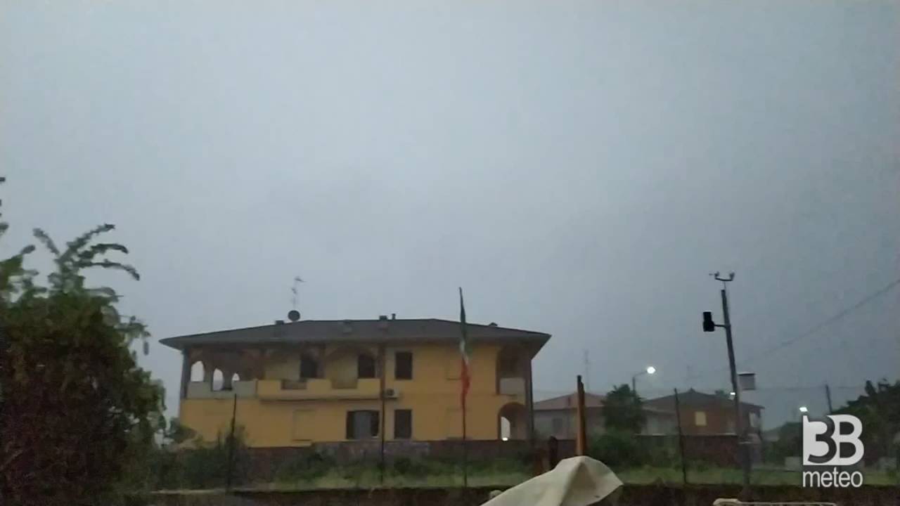 CRONACA METEO - Altre piogge abbondanti e temporali venerdÃ¬ sera in Val Padana. La situazione intorno a Pavia - VIDEO