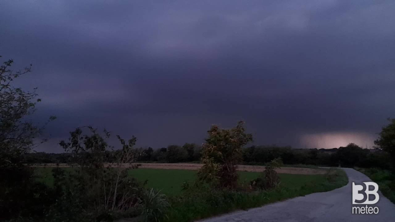 Cronaca meteo, Lombardia: violento temporale in avvicinamento a Medolago