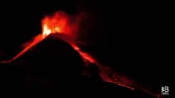 Etna, eruzione in corso: colate e fontane di lava