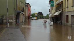 Esondazioni in corso a Bessica di Loria (Treviso): estesi allagamenti: 