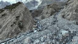 Caldo, ghiacciaio del Belvedere: drone in volo sul Monte Rosa