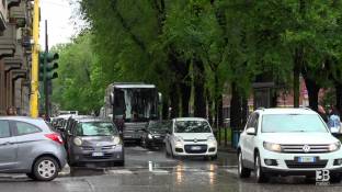 Cronaca meteo diretta - Maltempo, allagamenti lungo strade di Milano dopo piogge della notte - Video